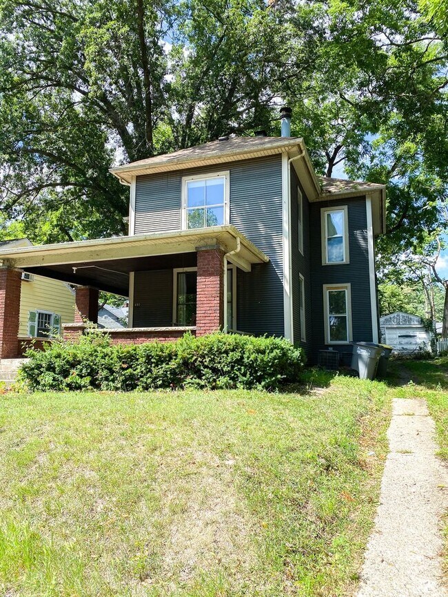 Foto del edificio - 4 Bedroom 2 Bath on Campus