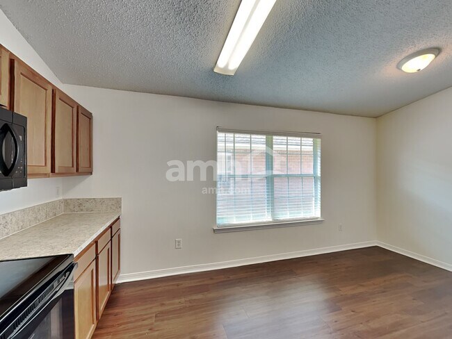 Foto del edificio - 7319 Bunker Ct