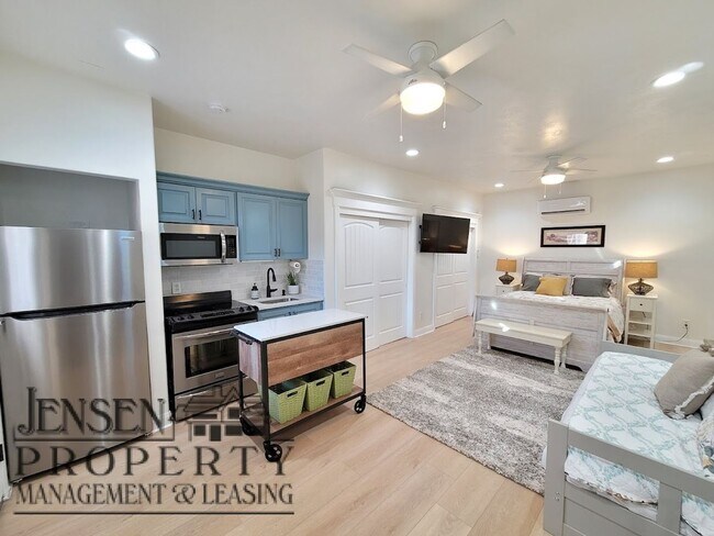 Building Photo - Beautiful Furnished Casita in Hurricane-Al...