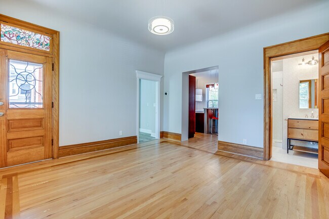 Foto del edificio - 2301 N Marion St