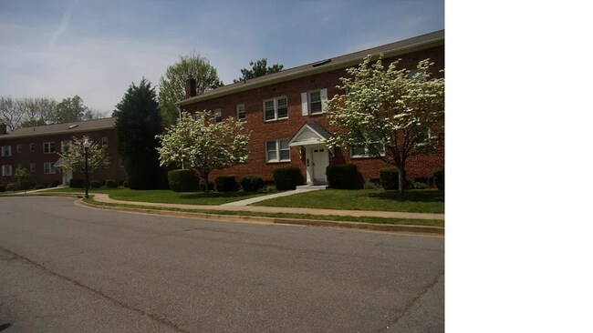 Building Photo - 1520 N Lancaster St