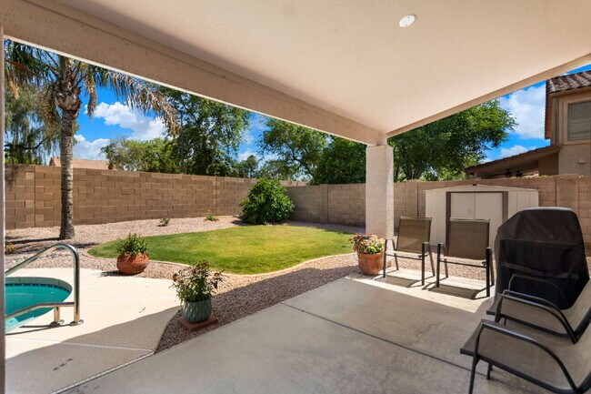 Foto del edificio - 4 bed 3 bath Single Family Home with Pool ...