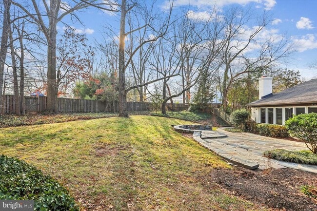 Building Photo - 6154 Beachway Dr