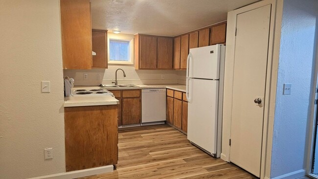 Building Photo - 20th Ave Duplex