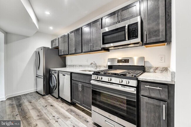 Building Photo - 3201 Buena Vista Terrace SE