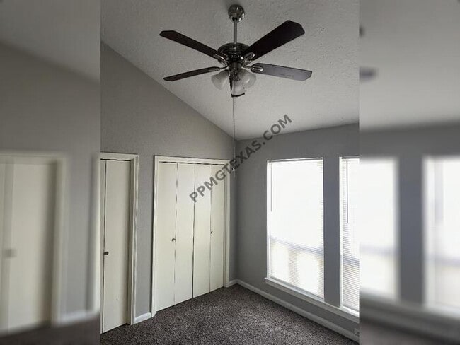 Building Photo - 10022 Windriver Dr