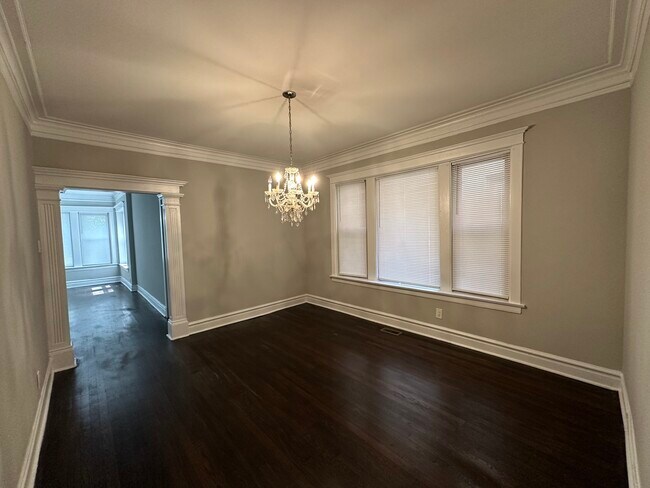 Building Photo - 7432 S Rhodes Ave