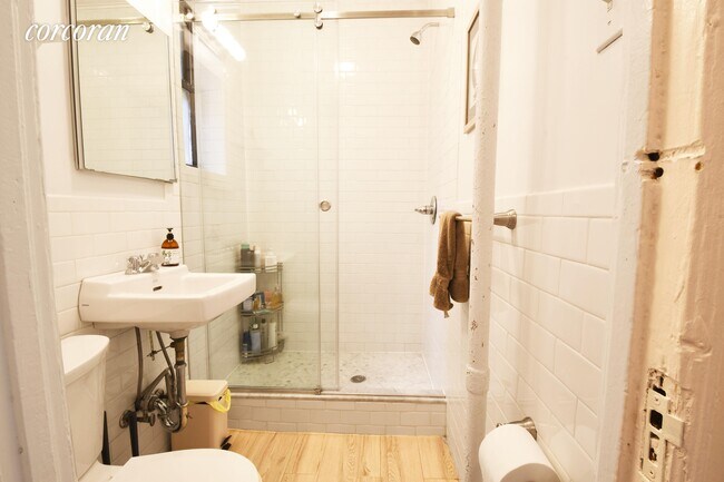 Foto del edificio - 217 E 27th St