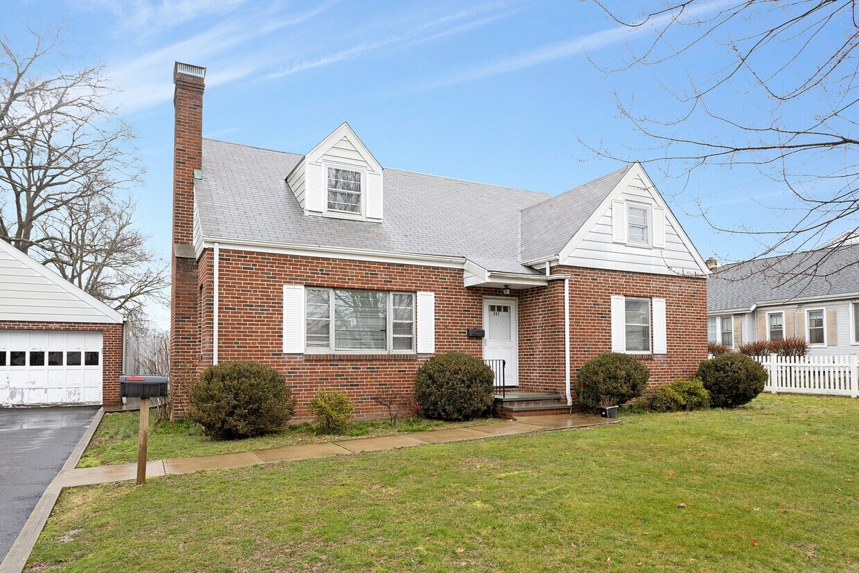 Primary Photo - 247 W Broad St
