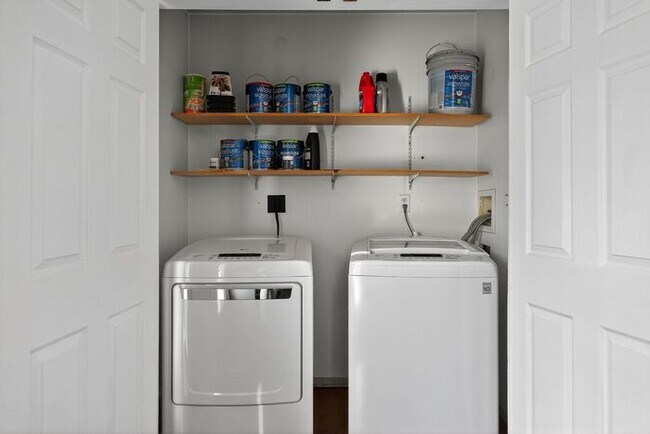 Foto del edificio - 6010 Sirenia Pl