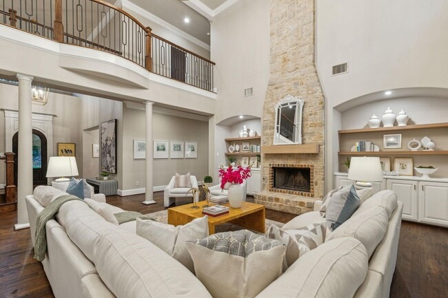 Building Photo - 549 Round Hollow Ln