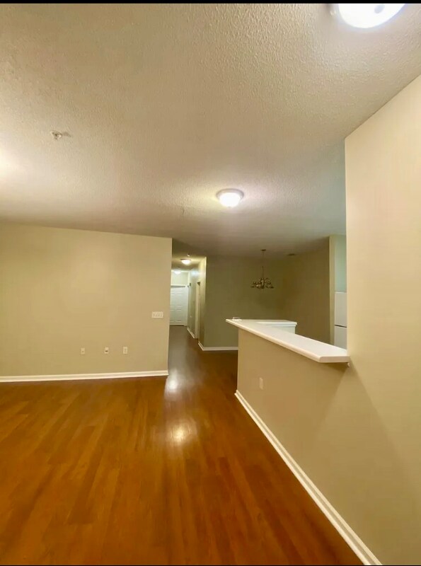 Foto del edificio - 421 McKenna Cir