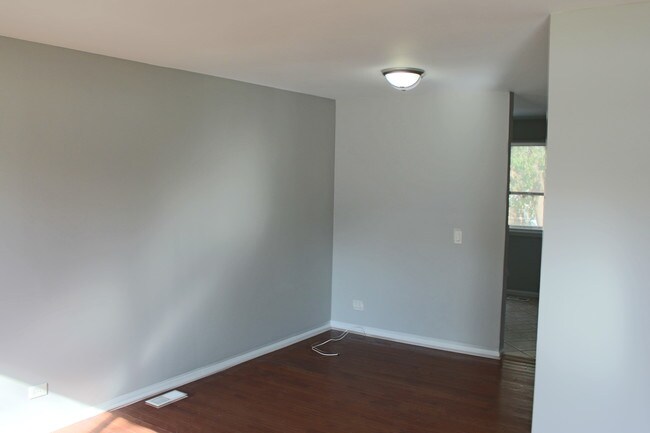 Foto del edificio - 471 Laura Ct