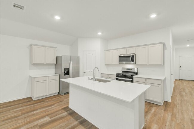 Building Photo - 14980 Timber Pnes Dr