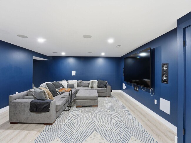 Foto del edificio - Freshly Refined Home with Generous Space and Timeless Appeal
