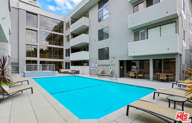 Building Photo - 12115 San Vicente Blvd