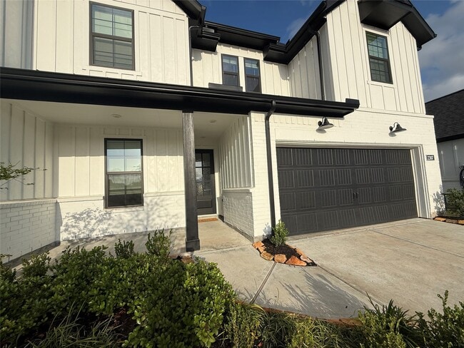 Building Photo - 2307 Birch View Ln