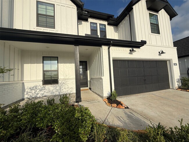 Foto del edificio - 2307 Birch View Ln