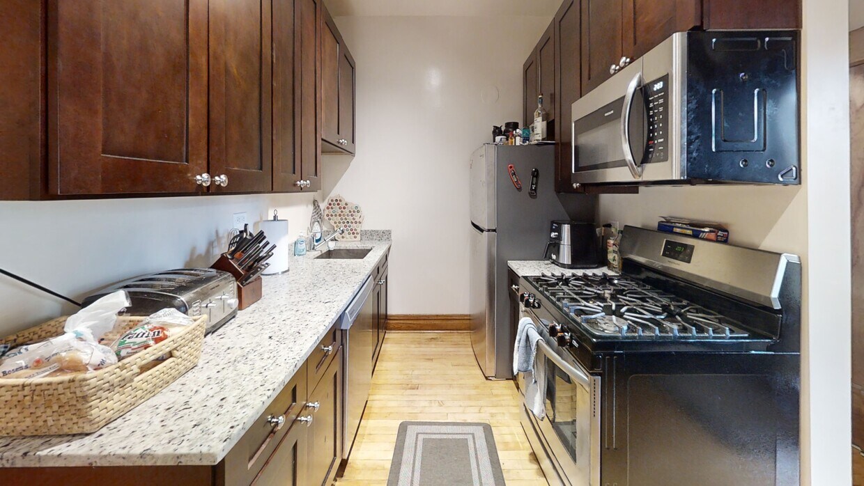 Foto principal - 3765 N Lakewood Ave