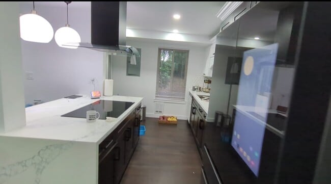 Foto del edificio - 4727 W Lake Sammamish Pkwy SE