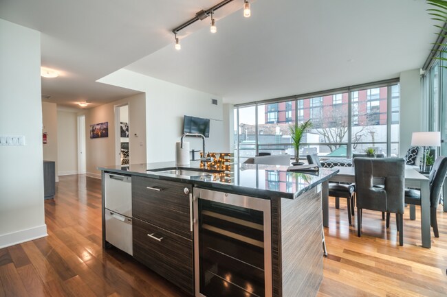 Foto del edificio - 1624 W Division St