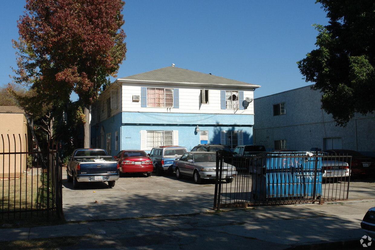 Foto principal - 14247 Calvert St