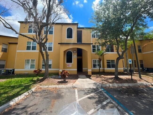 Foto del edificio - *Freshly Painted * 1/1 Condo near MCO Airp...
