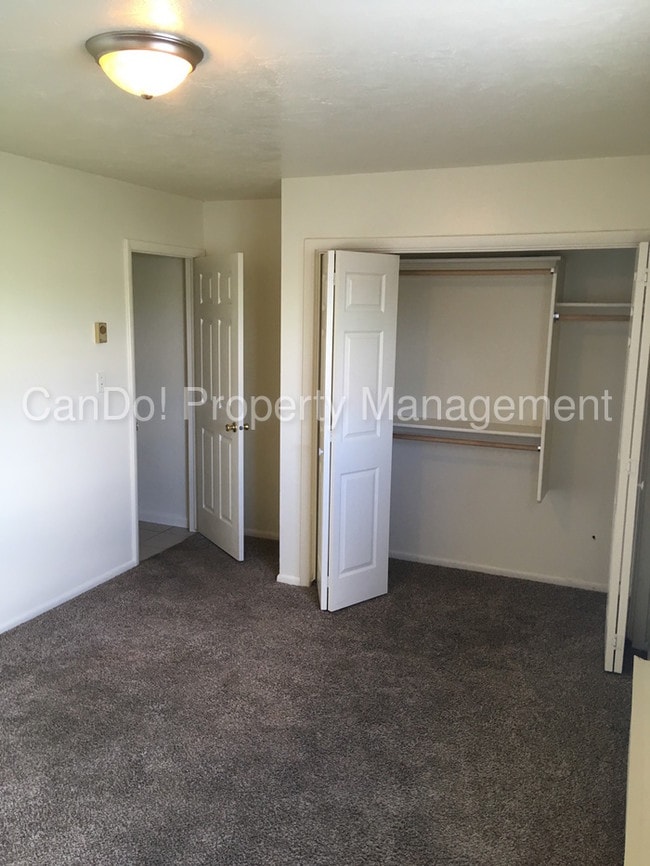 Building Photo - 3 Bedroom Apartment for Rent in Blackfoot