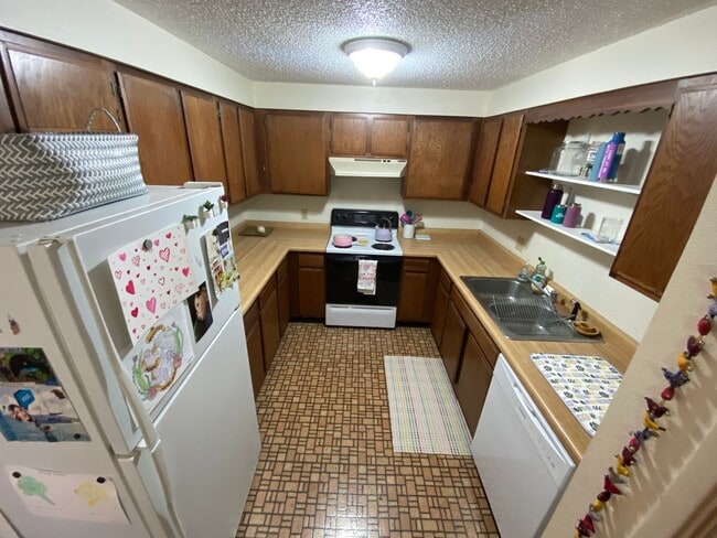 Building Photo - One Bedroom Condo on Avenida Del Sol