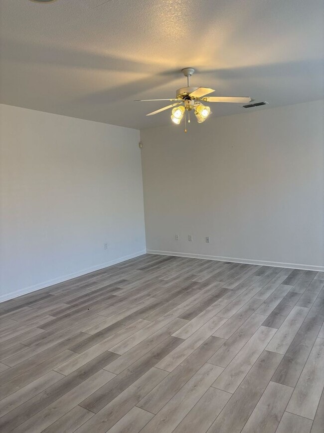 Building Photo - Beautiful & Bright Home in Peaceful 55+ Sa...