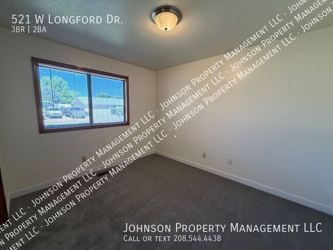 Foto del edificio - 521 Longford Dr