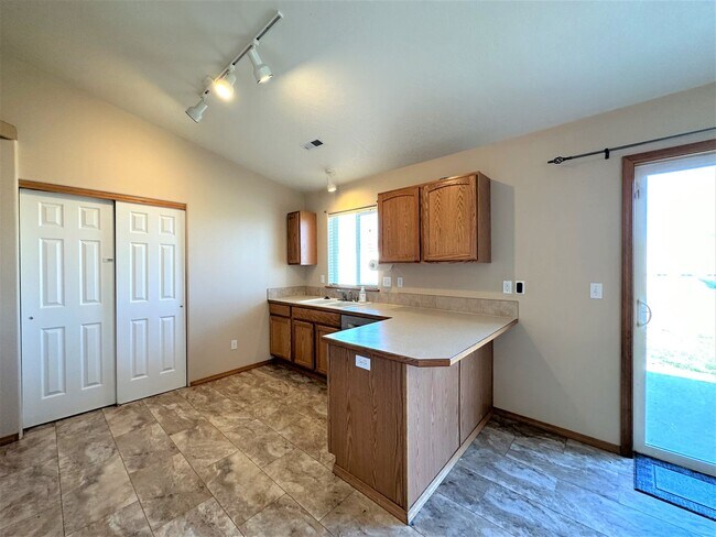 Foto del edificio - 8303 Wenatchee Ct