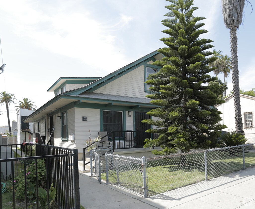 Foto del edificio - 2557-2563 Pasadena Ave