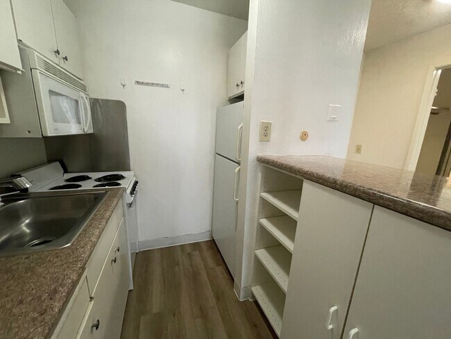 Foto del edificio - $500 Move-In Special!!! 1 Bed 1 Bath for Rent at the Watergate Apartments in Emeryville!