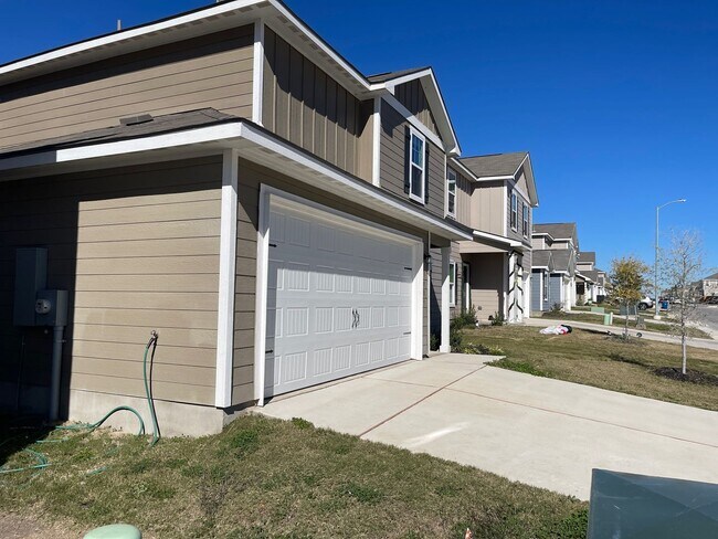 Foto del edificio - Newly Built 3 Bedroom 2.5 Bath in New Sava...