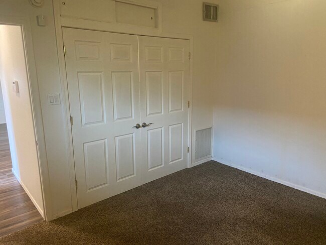 Foto del edificio - 421- 425 N Olsen