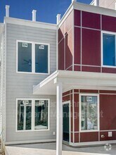 Building Photo - 114 W 12th St E