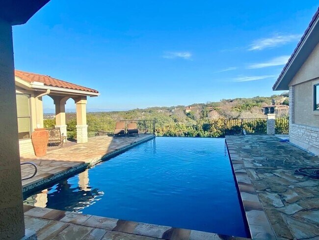 Building Photo - 212 Capri