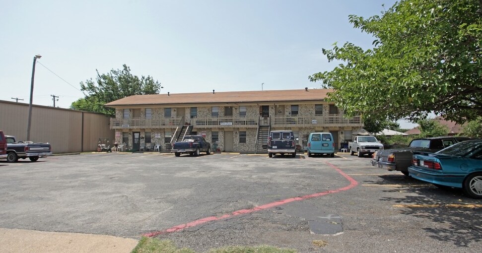 2449 Fort Worth St, Grand Prairie, TX 75050 Apartments in Grand