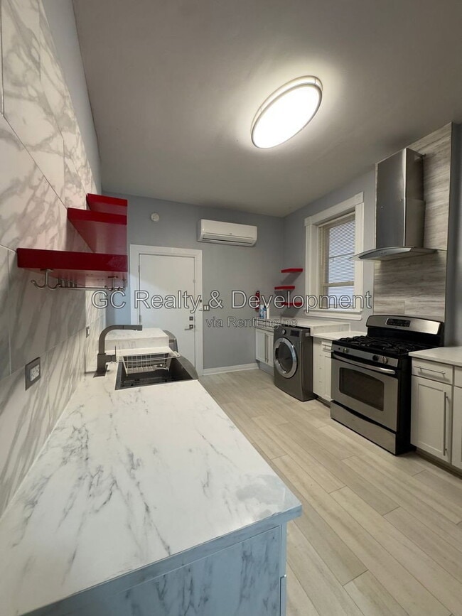 Foto del edificio - 2307 S Leavitt St