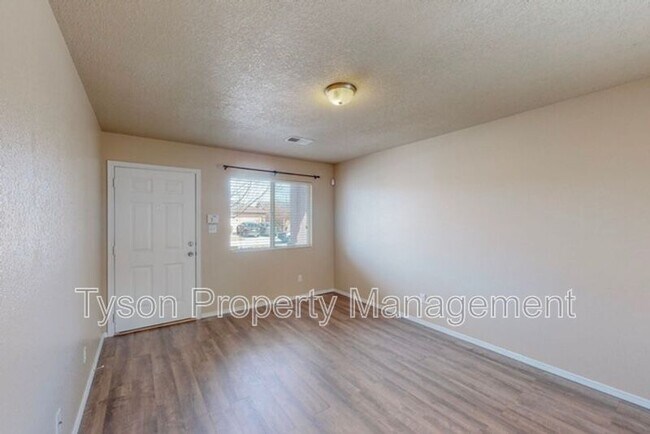 Foto del edificio - 3739 Clear Creek Rd