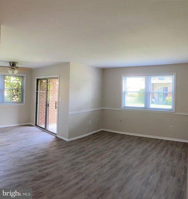 Building Photo - 31 Florence Tollgate Pl