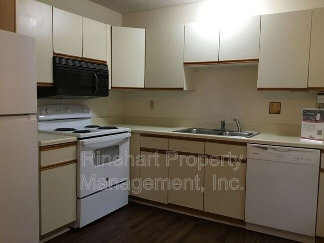 Building Photo - 1573 Hunt Club Ct