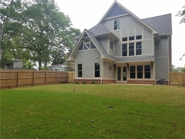 Foto del edificio - 1283 N Druid Hills Rd NE