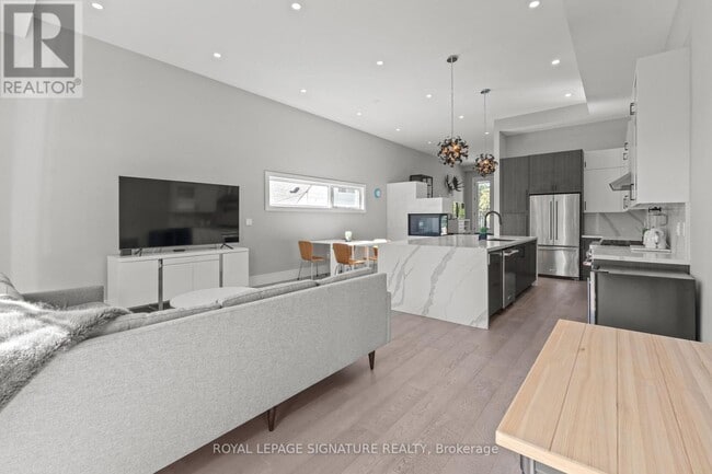 Photo du bâtiment - 425B Valermo Dr