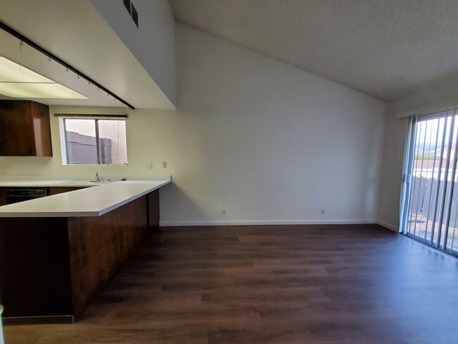 Foto del edificio - 3bd/2ba Condo with Two Car Garage