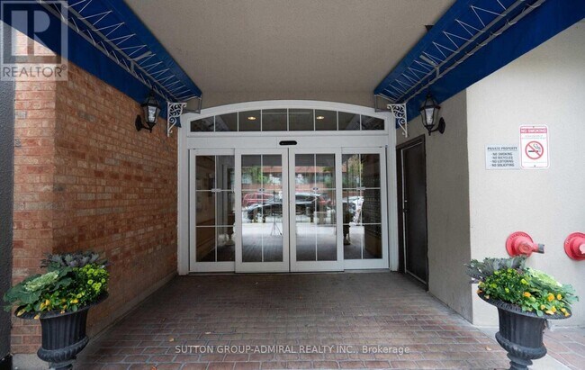 Photo du bâtiment - 105 McCaul St