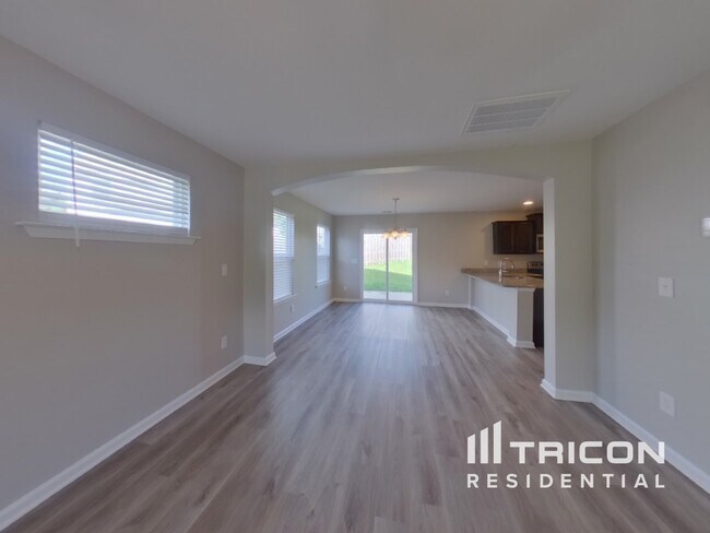 Foto del edificio - 216 Whispering Oak Ln