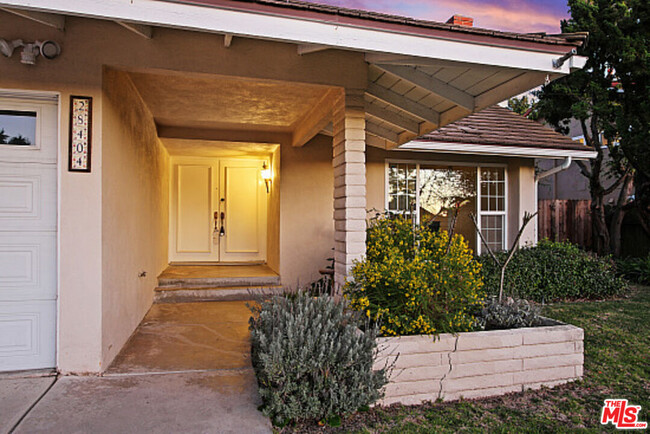 Building Photo - 28404 Meadowmist Dr