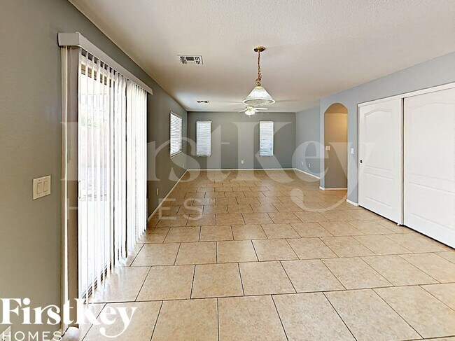 Foto del edificio - 2430 W Via Dona Rd